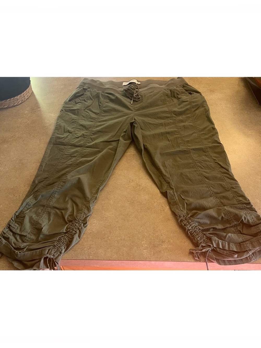 Torrid Women's Olive Cropped Cargo Pants Size 16
